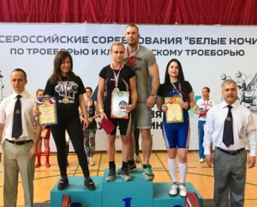 Студентка ИВГПУ установила новые областные рекорды по силовому троеборью