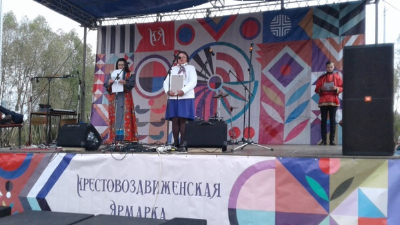 Наши студенты на крестовоздвиженской ярмарке в Палехе